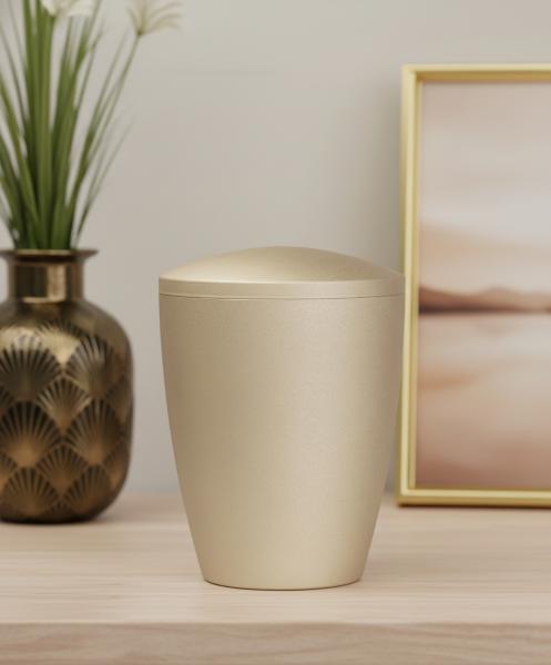 Simple and modern urn in noble Champagne with a velvety-matt surface, ideal neutral pet ashes – A timeless and elegant resting place for ashes.